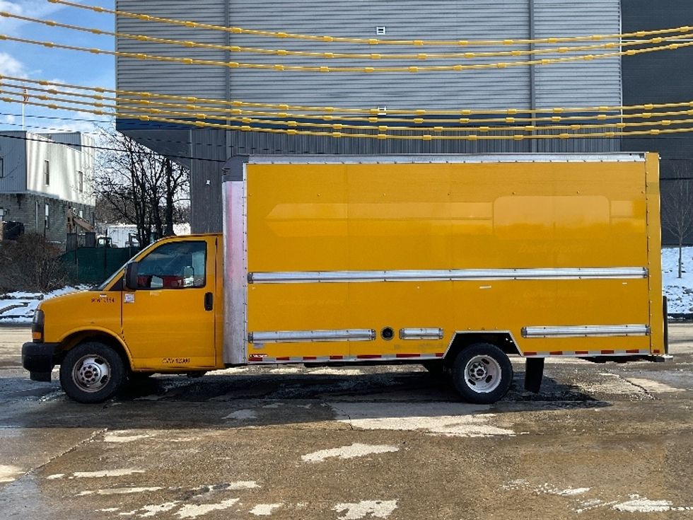 Light Duty Box Truck-Light and Medium Duty Trucks-GMC-2021-Savana G33903-Elmsford-NY-115,757\n\t\tmiles-$ 24,000 - Image 4
