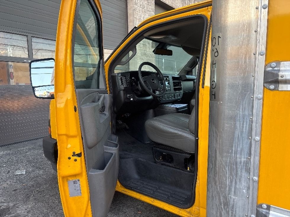 Light Duty Box Truck-Light and Medium Duty Trucks-GMC-2021-Savana G33903-Elmsford-NY-59,808\n\t\tmiles-$ 28,750 - Image 16