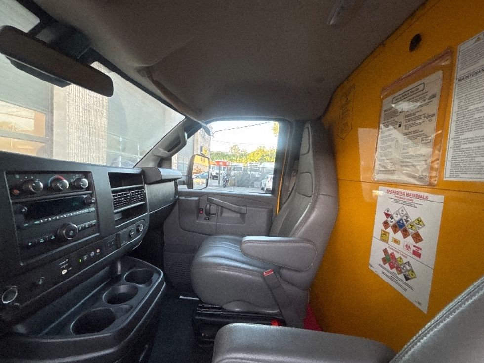 Light Duty Box Truck-Light and Medium Duty Trucks-GMC-2021-Savana G33903-Elmsford-NY-59,808\n\t\tmiles-$ 28,750 - Image 19