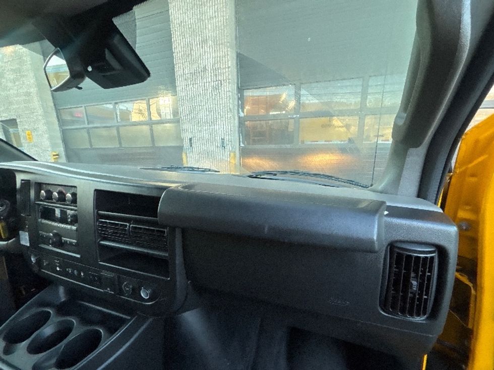 Light Duty Box Truck-Light and Medium Duty Trucks-GMC-2021-Savana G33903-Elmsford-NY-59,808\n\t\tmiles-$ 28,750 - Image 21