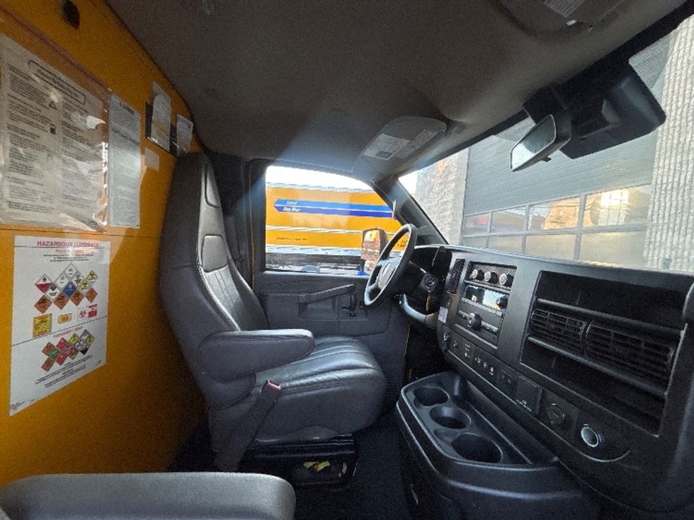 Light Duty Box Truck-Light and Medium Duty Trucks-GMC-2021-Savana G33903-Elmsford-NY-59,808\n\t\tmiles-$ 28,750 - Image 22