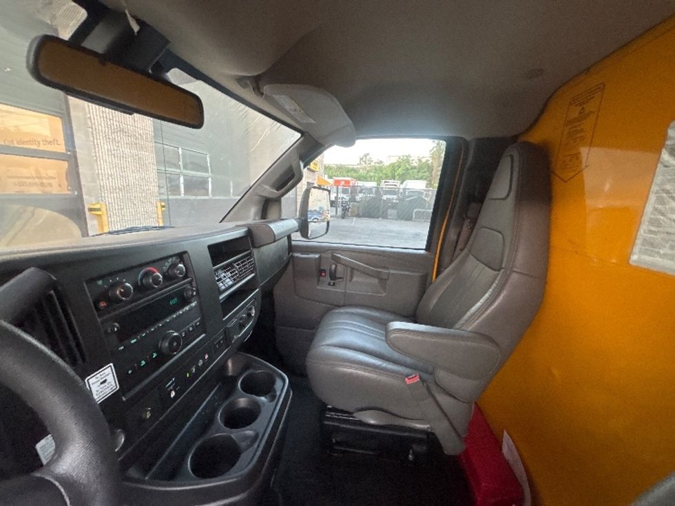 Light Duty Box Truck-Light and Medium Duty Trucks-GMC-2021-Savana G33903-Elmsford-NY-73,239\n\t\tmiles-$ 27,250 - Image 19