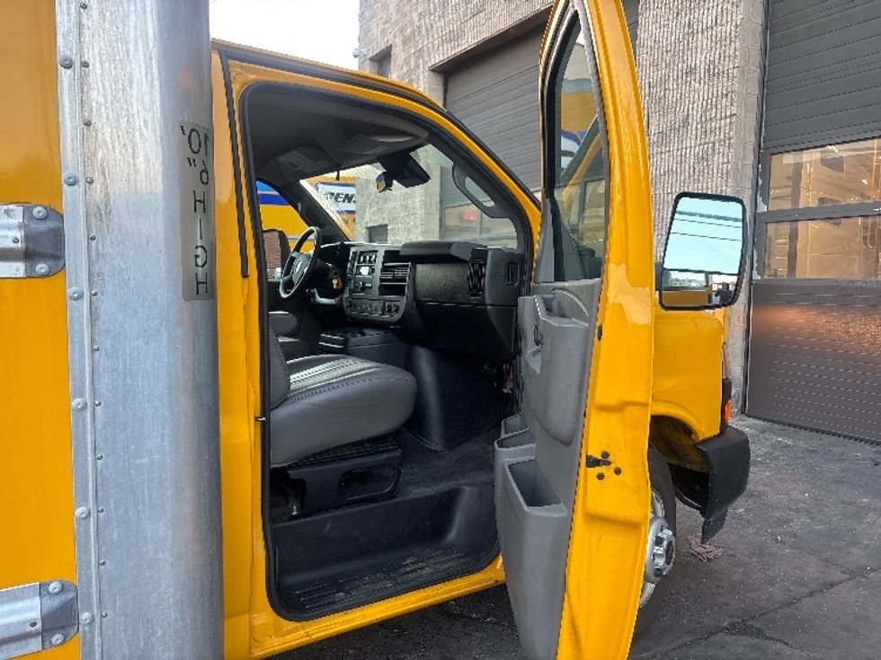 Light Duty Box Truck-Light and Medium Duty Trucks-GMC-2021-Savana G33903-Elmsford-NY-73,239\n\t\tmiles-$ 27,250 - Image 20