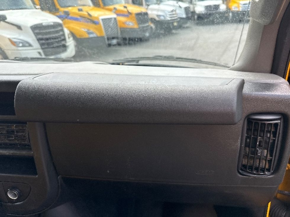 Light Duty Box Truck-Light and Medium Duty Trucks-GMC-2021-Savana G33903-Elmsford-NY-74,311\n\t\tmiles-$ 27,000 - Image 19