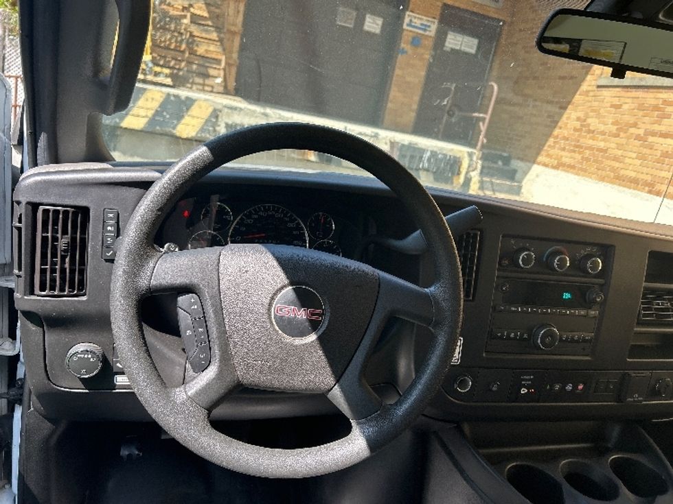 Light Duty Box Truck-Light and Medium Duty Trucks-GMC-2021-Savana G33903-Elmsford-NY-75,421\n\t\tmiles-$ 31,250 - Image 17