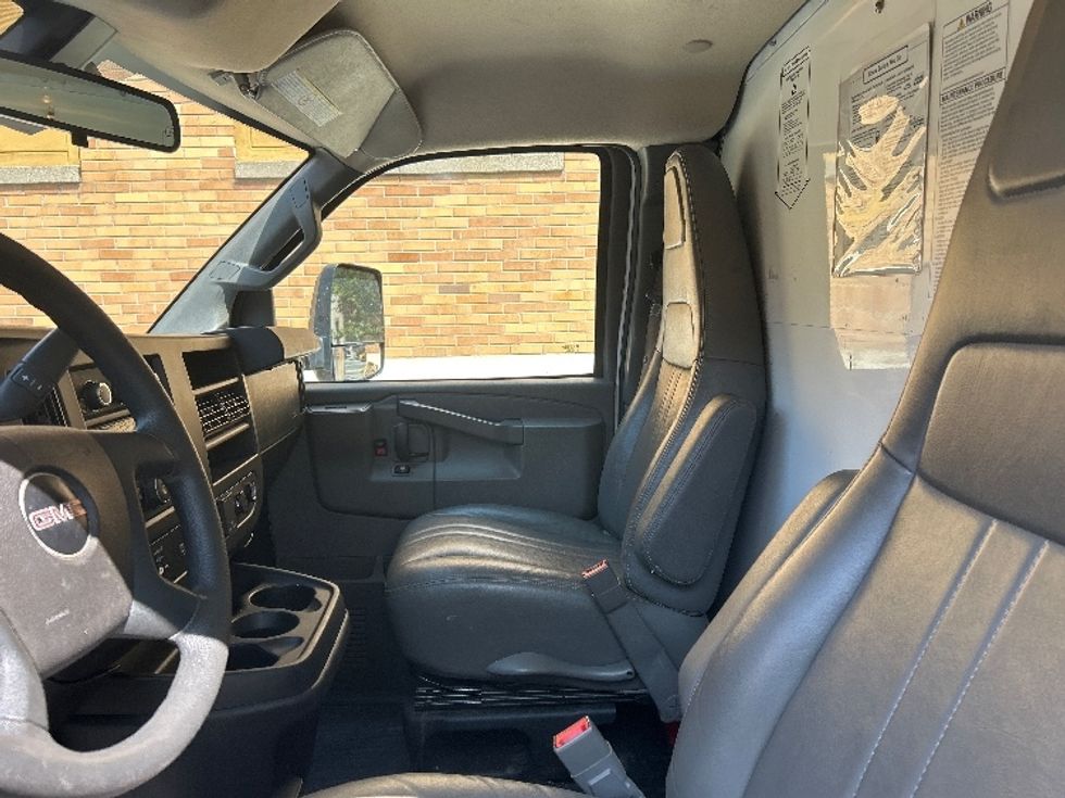 Light Duty Box Truck-Light and Medium Duty Trucks-GMC-2021-Savana G33903-Elmsford-NY-75,421\n\t\tmiles-$ 31,250 - Image 18