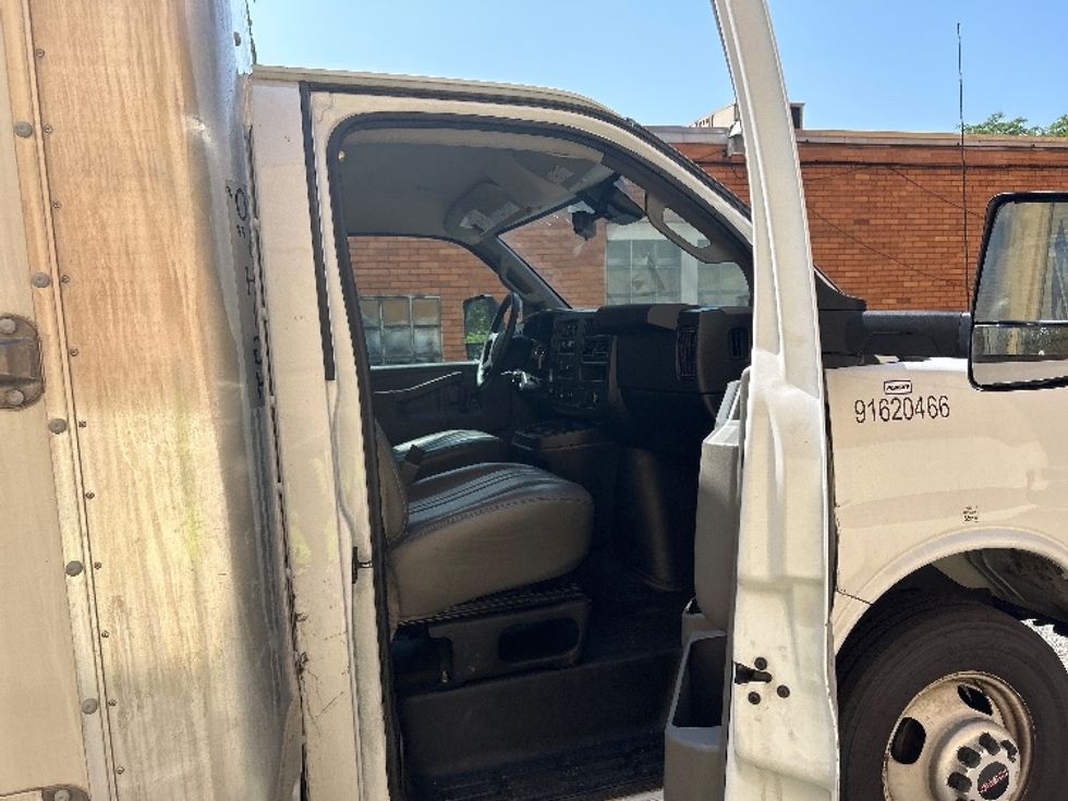 Light Duty Box Truck-Light and Medium Duty Trucks-GMC-2021-Savana G33903-Elmsford-NY-75,421\n\t\tmiles-$ 31,250 - Image 19