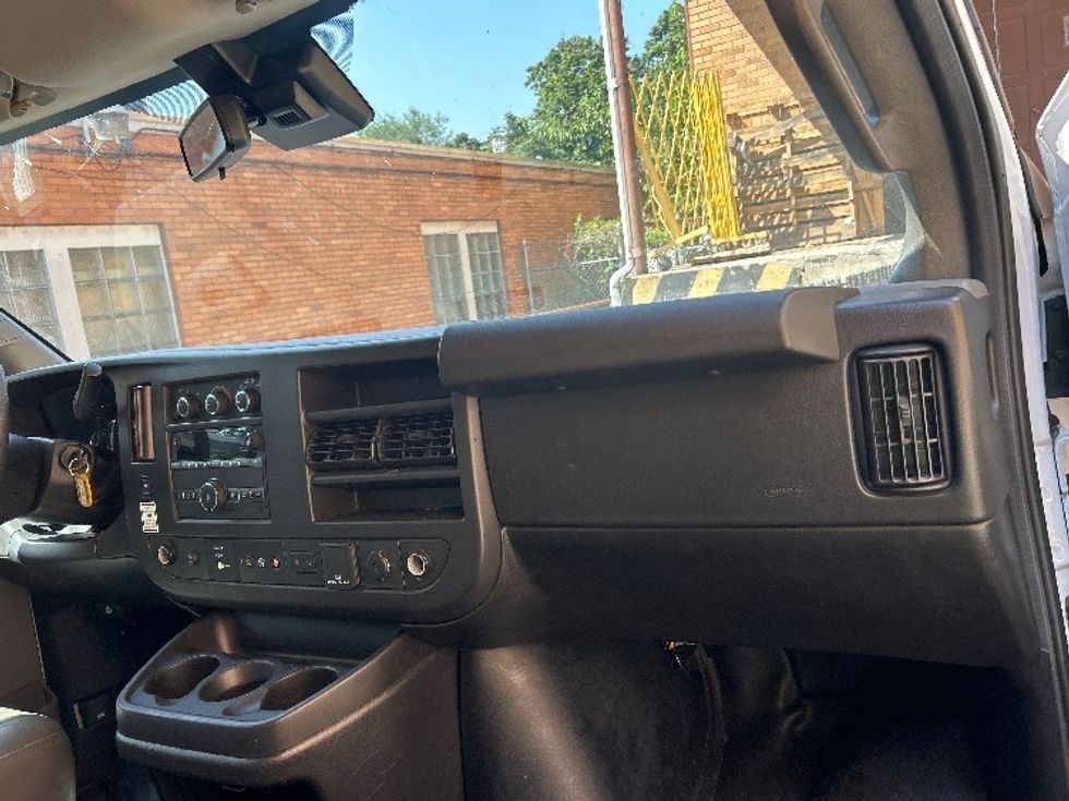 Light Duty Box Truck-Light and Medium Duty Trucks-GMC-2021-Savana G33903-Elmsford-NY-75,421\n\t\tmiles-$ 31,250 - Image 20