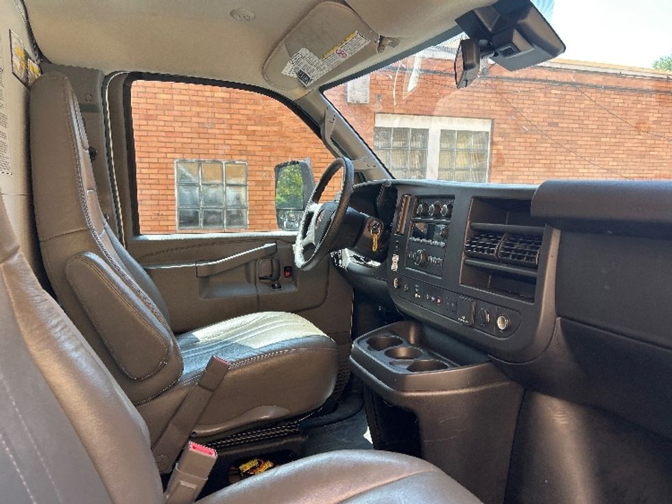 Light Duty Box Truck-Light and Medium Duty Trucks-GMC-2021-Savana G33903-Elmsford-NY-75,421\n\t\tmiles-$ 31,250 - Image 21