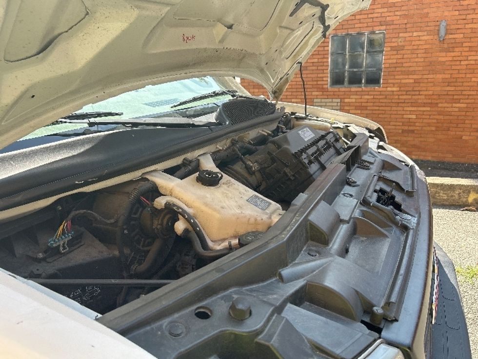 Light Duty Box Truck-Light and Medium Duty Trucks-GMC-2021-Savana G33903-Elmsford-NY-75,421\n\t\tmiles-$ 31,250 - Image 22