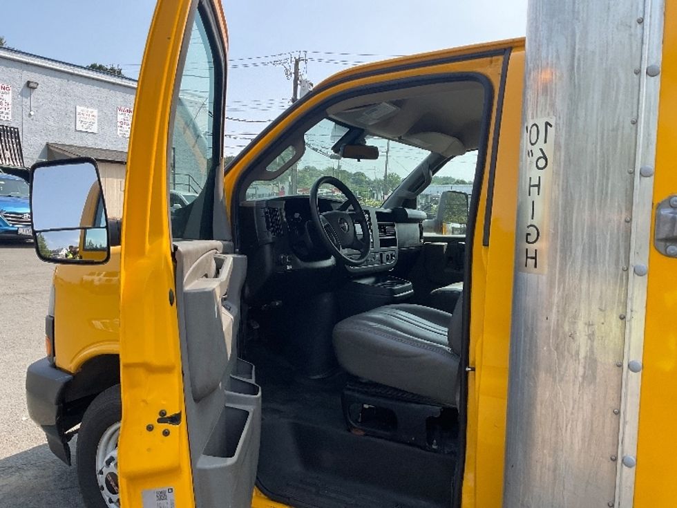 Light Duty Box Truck-Light and Medium Duty Trucks-GMC-2021-Savana G33903-Elmsford-NY-95,617\n\t\tmiles-$ 24,750 - Image 15