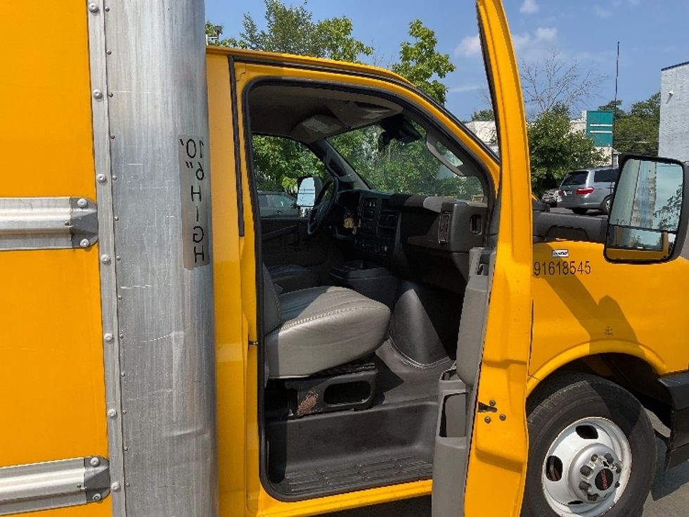 Light Duty Box Truck-Light and Medium Duty Trucks-GMC-2021-Savana G33903-Elmsford-NY-95,617\n\t\tmiles-$ 24,750 - Image 19