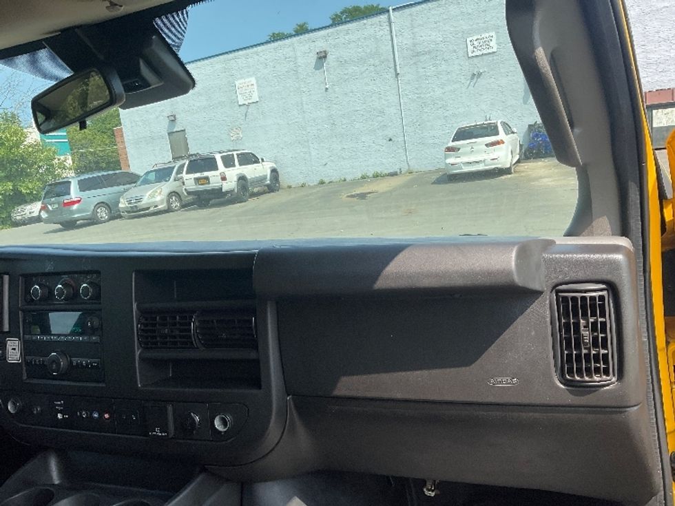 Light Duty Box Truck-Light and Medium Duty Trucks-GMC-2021-Savana G33903-Elmsford-NY-95,617\n\t\tmiles-$ 24,750 - Image 20