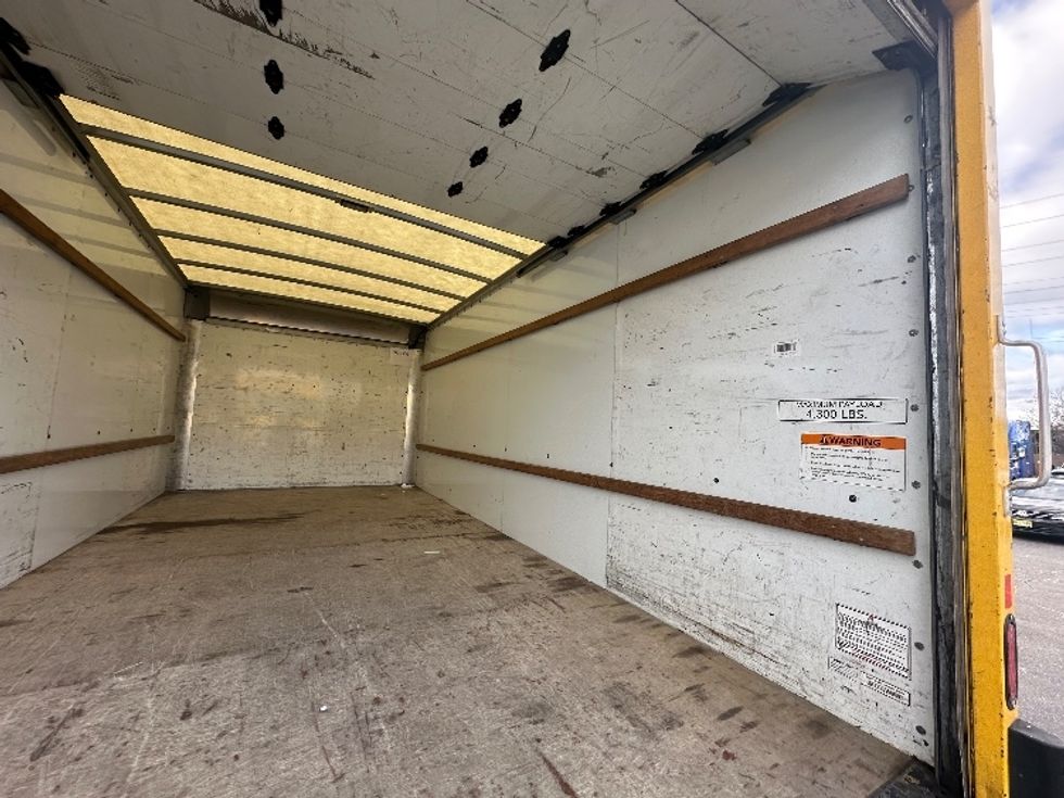 Light Duty Box Truck-Light and Medium Duty Trucks-GMC-2021-Savana G33903-Elmsford-NY-95,754\n\t\tmiles-$ 26,250 - Image 11