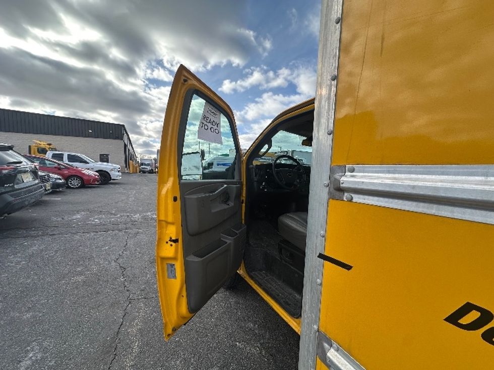 Light Duty Box Truck-Light and Medium Duty Trucks-GMC-2021-Savana G33903-Elmsford-NY-95,754\n\t\tmiles-$ 26,250 - Image 16