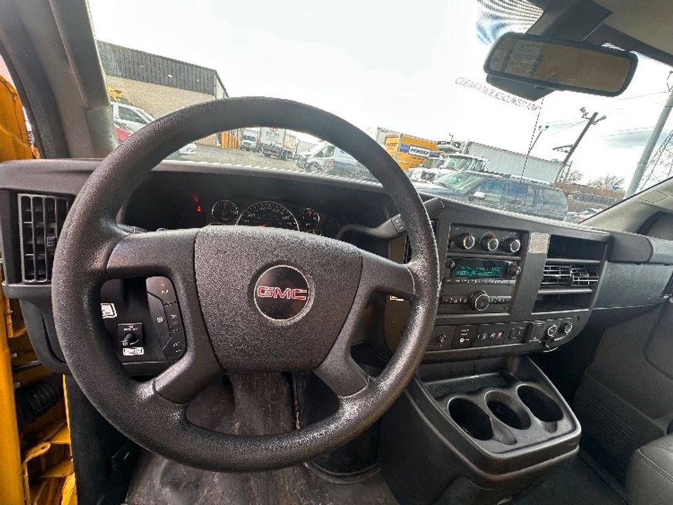 Light Duty Box Truck-Light and Medium Duty Trucks-GMC-2021-Savana G33903-Elmsford-NY-95,754\n\t\tmiles-$ 26,250 - Image 17