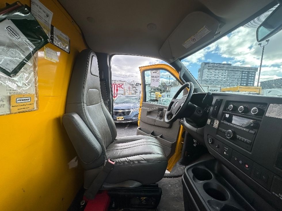 Light Duty Box Truck-Light and Medium Duty Trucks-GMC-2021-Savana G33903-Elmsford-NY-95,754\n\t\tmiles-$ 26,250 - Image 22