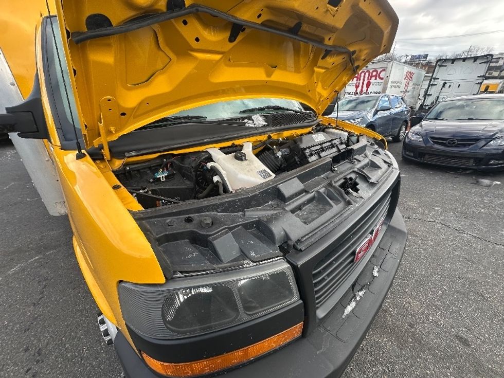 Light Duty Box Truck-Light and Medium Duty Trucks-GMC-2021-Savana G33903-Elmsford-NY-95,754\n\t\tmiles-$ 26,250 - Image 24