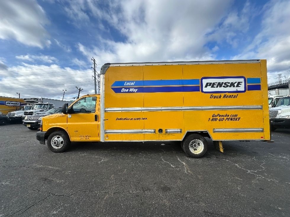 Light Duty Box Truck-Light and Medium Duty Trucks-GMC-2021-Savana G33903-Elmsford-NY-95,754\n\t\tmiles-$ 26,250 - Image 4