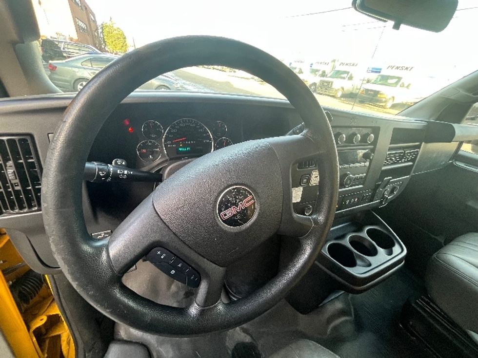 Light Duty Box Truck-Light and Medium Duty Trucks-GMC-2021-Savana G33903-Elmsford-NY-98,136\n\t\tmiles-$ 26,000 - Image 15