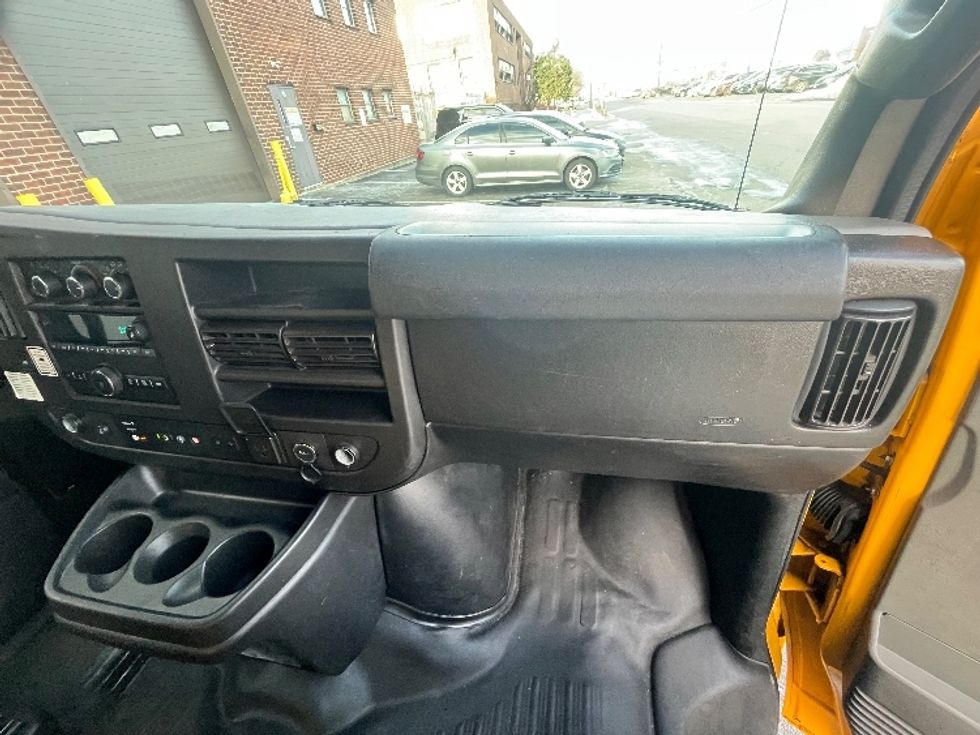 Light Duty Box Truck-Light and Medium Duty Trucks-GMC-2021-Savana G33903-Elmsford-NY-98,136\n\t\tmiles-$ 26,000 - Image 19