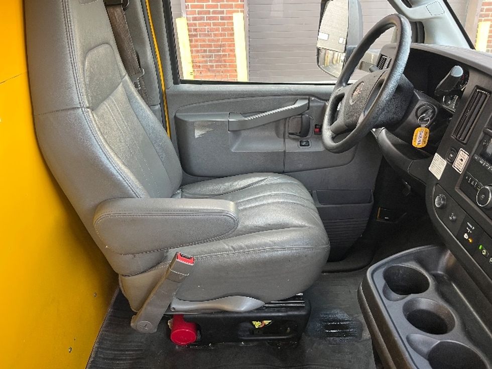 Light Duty Box Truck-Light and Medium Duty Trucks-GMC-2021-Savana G33903-Elmsford-NY-98,136\n\t\tmiles-$ 26,000 - Image 20