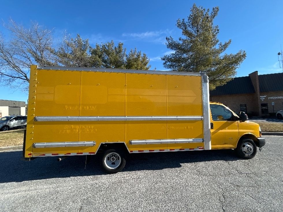 Light Duty Box Truck-Light and Medium Duty Trucks-GMC-2021-Savana G33903-Essex-MD-100,332\n\t\tmiles-$ 25,750 - Image 15