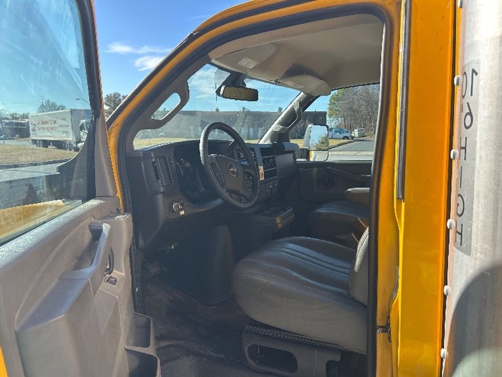 Light Duty Box Truck-Light and Medium Duty Trucks-GMC-2021-Savana G33903-Essex-MD-100,332\n\t\tmiles-$ 25,750 - Image 16