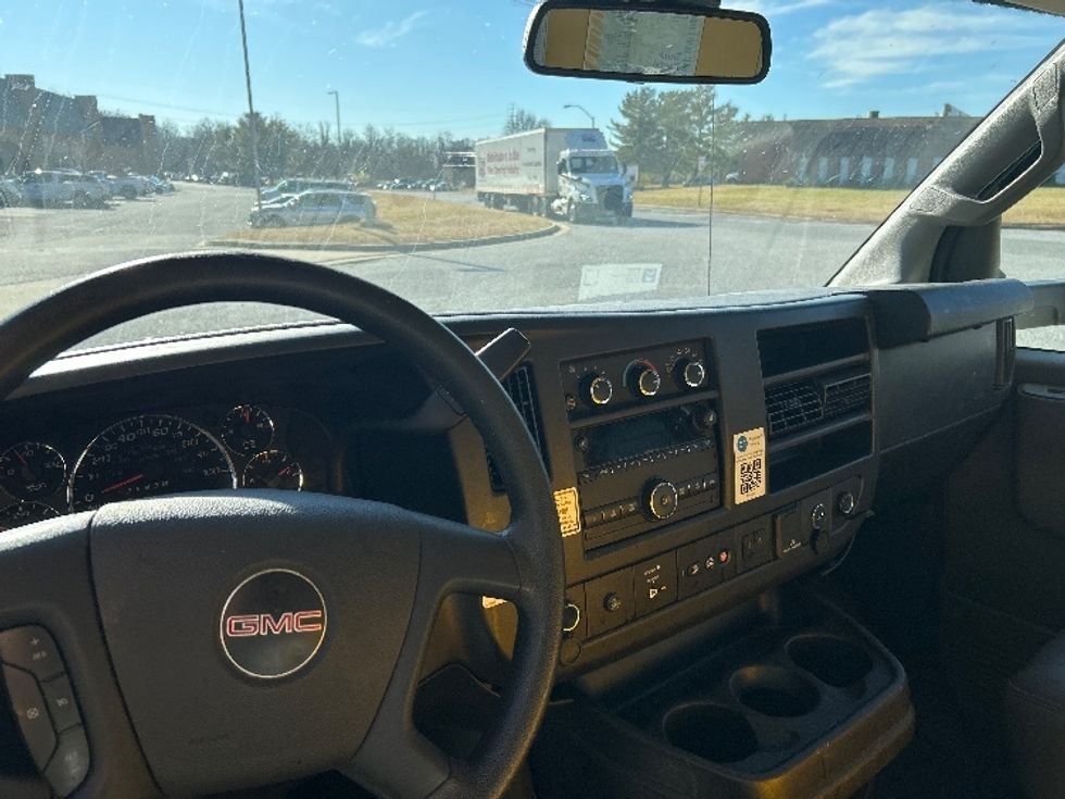 Light Duty Box Truck-Light and Medium Duty Trucks-GMC-2021-Savana G33903-Essex-MD-100,332\n\t\tmiles-$ 25,750 - Image 18