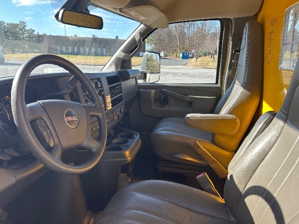 Light Duty Box Truck-Light and Medium Duty Trucks-GMC-2021-Savana G33903-Essex-MD-100,332\n\t\tmiles-$ 25,750 - Image 19