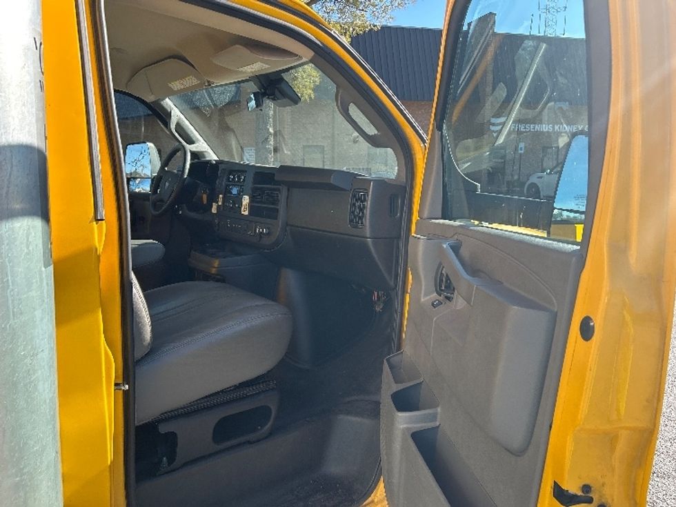 Light Duty Box Truck-Light and Medium Duty Trucks-GMC-2021-Savana G33903-Essex-MD-100,332\n\t\tmiles-$ 25,750 - Image 20