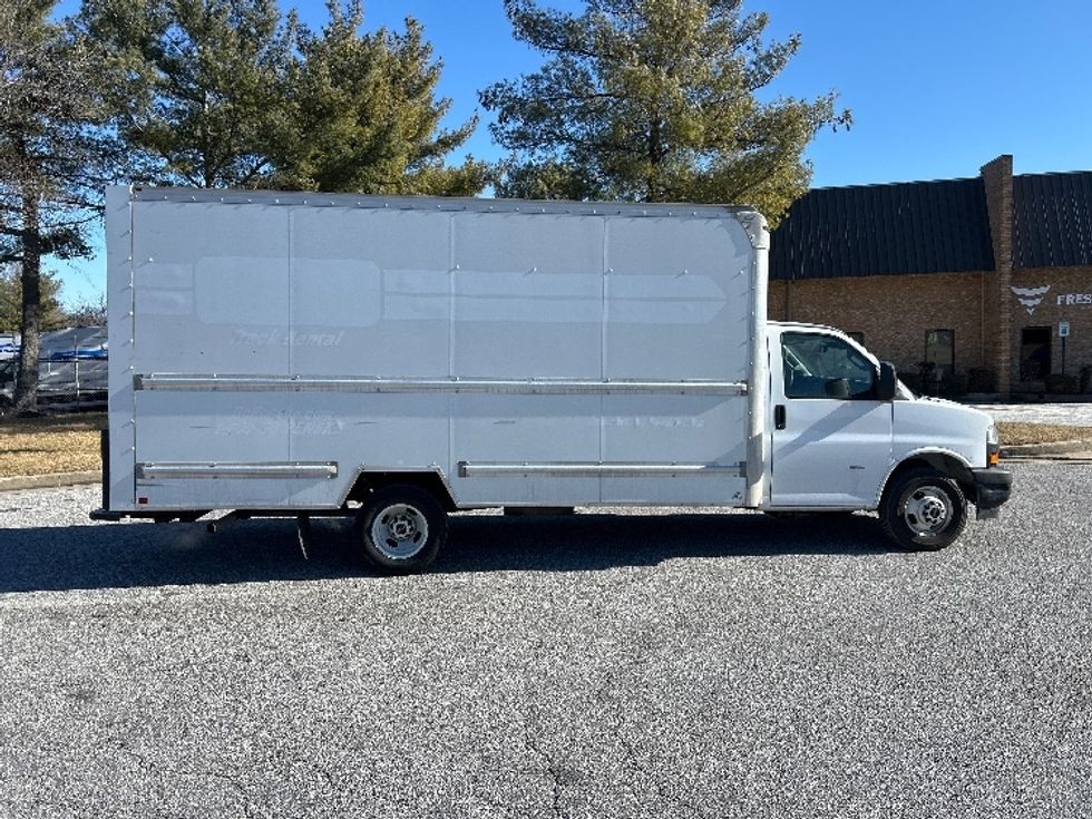 Light Duty Box Truck-Light and Medium Duty Trucks-GMC-2021-Savana G33903-Essex-MD-104,231\n\t\tmiles-$ 28,000 - Image 14