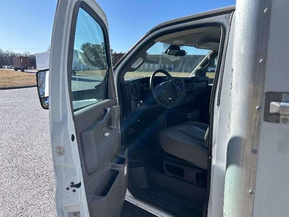 Light Duty Box Truck-Light and Medium Duty Trucks-GMC-2021-Savana G33903-Essex-MD-104,231\n\t\tmiles-$ 28,000 - Image 15