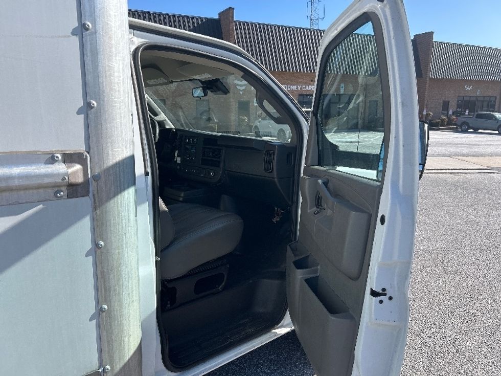 Light Duty Box Truck-Light and Medium Duty Trucks-GMC-2021-Savana G33903-Essex-MD-104,231\n\t\tmiles-$ 28,000 - Image 19