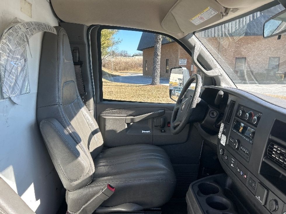 Light Duty Box Truck-Light and Medium Duty Trucks-GMC-2021-Savana G33903-Essex-MD-104,231\n\t\tmiles-$ 28,000 - Image 21