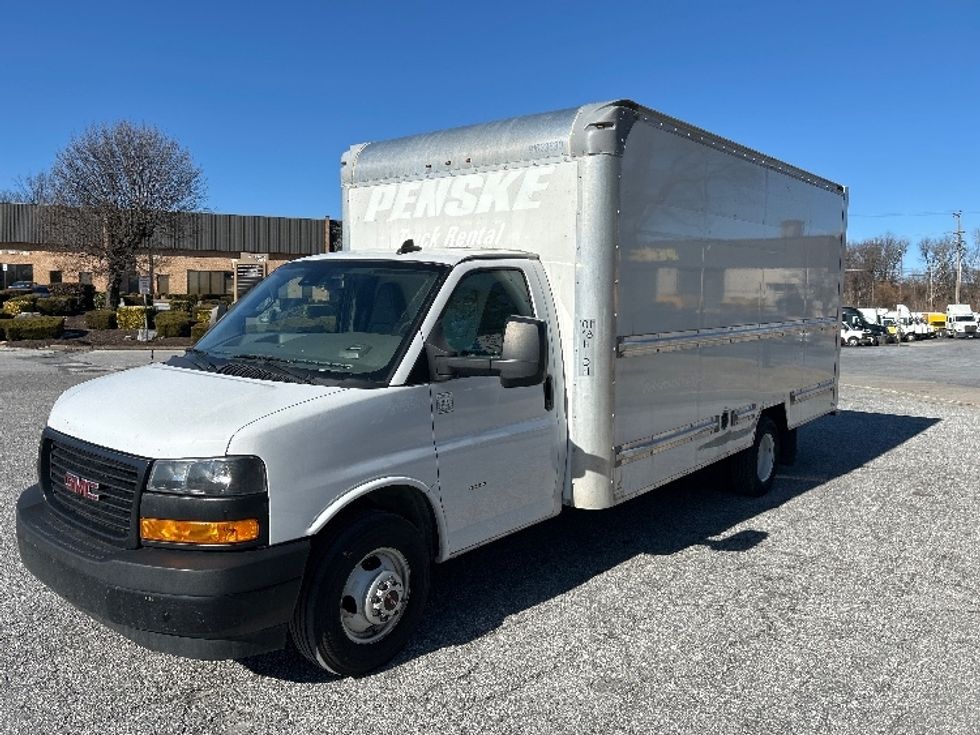 Light Duty Box Truck-Light and Medium Duty Trucks-GMC-2021-Savana G33903-Essex-MD-104,231\n\t\tmiles-$ 28,000 - Image 3