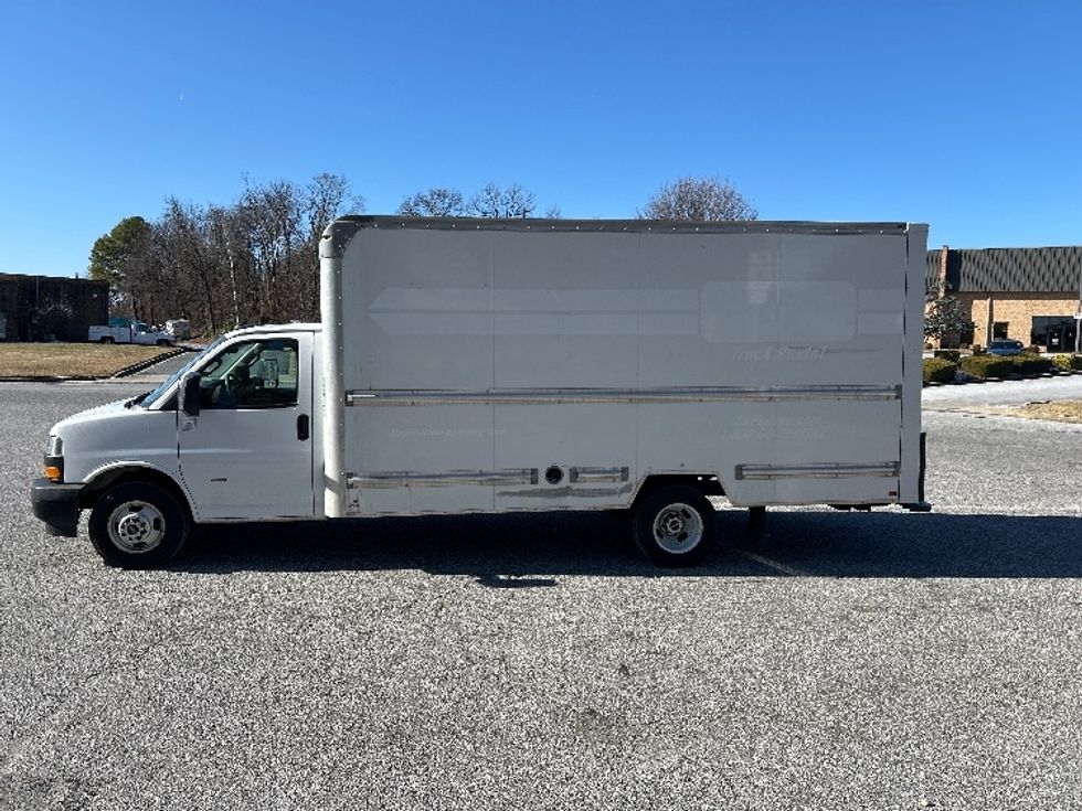 Light Duty Box Truck-Light and Medium Duty Trucks-GMC-2021-Savana G33903-Essex-MD-104,231\n\t\tmiles-$ 28,000 - Image 4