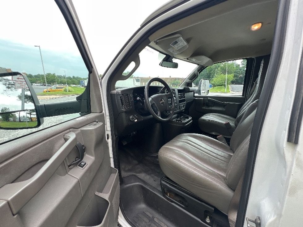 Light Duty Box Truck-Light and Medium Duty Trucks-GMC-2021-Savana G33903-Essex-MD-54,865\n\t\tmiles-$ 33,500 - Image 16