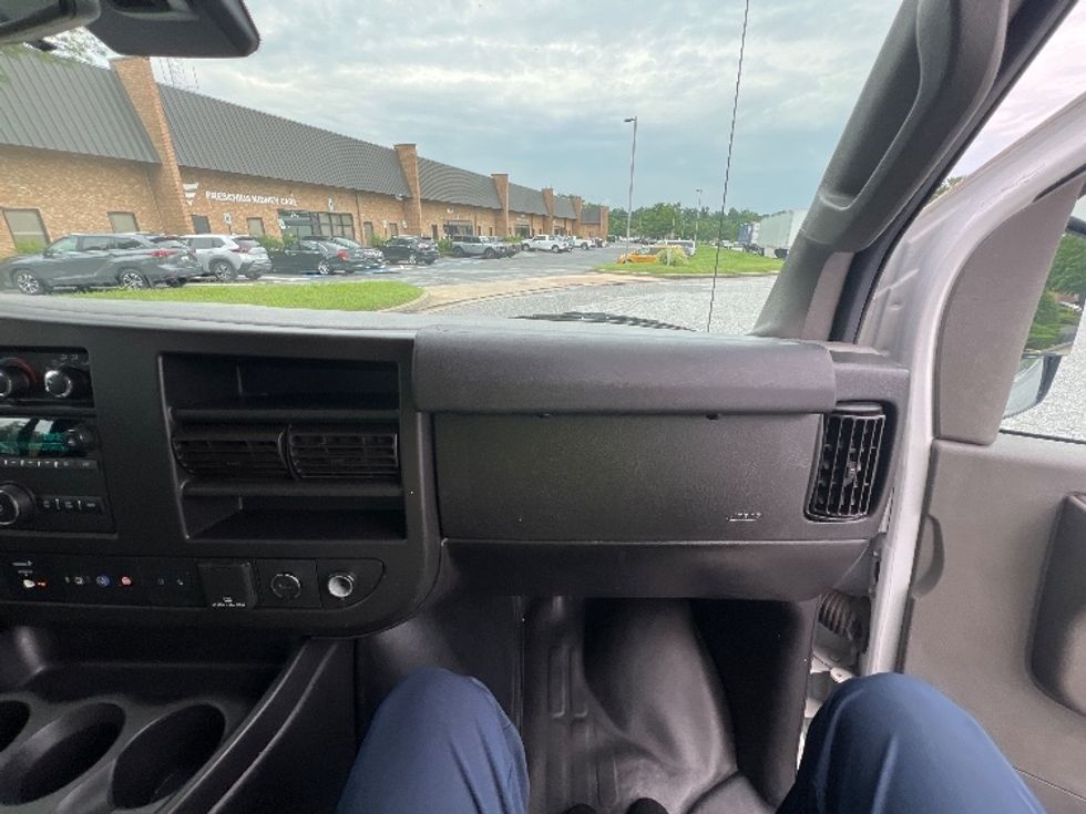 Light Duty Box Truck-Light and Medium Duty Trucks-GMC-2021-Savana G33903-Essex-MD-54,865\n\t\tmiles-$ 33,500 - Image 21