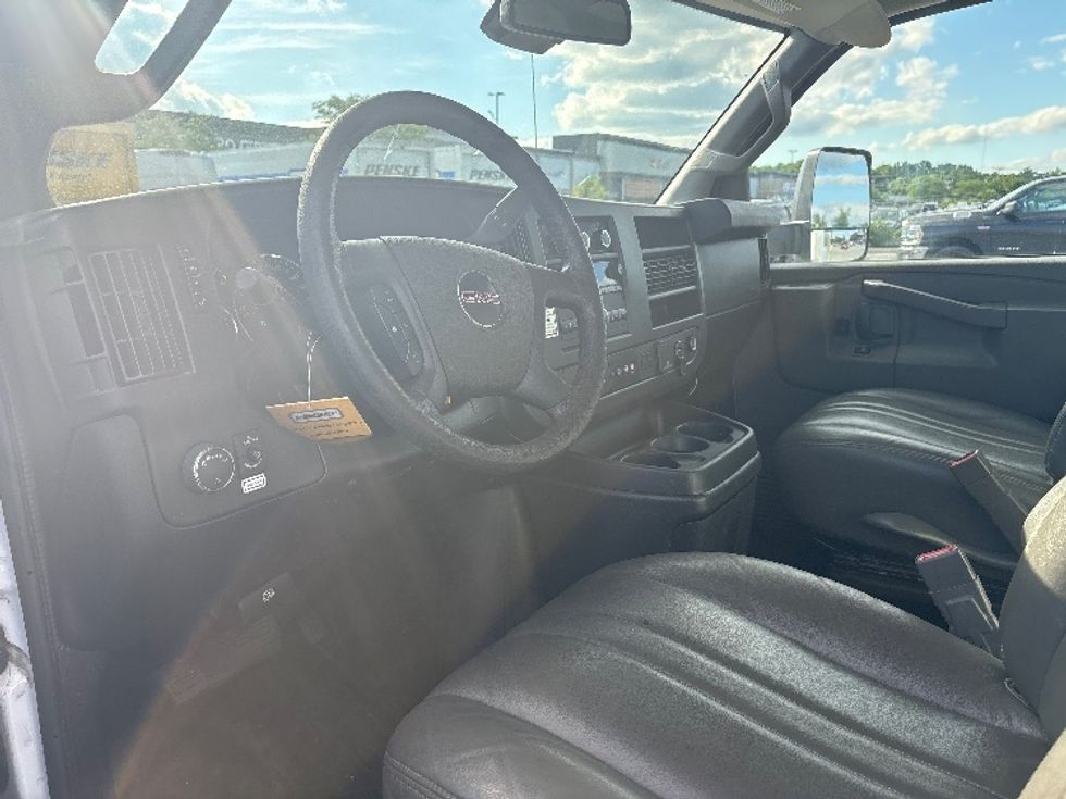 Light Duty Box Truck-Light and Medium Duty Trucks-GMC-2021-Savana G33903-Essex-MD-71,195\n\t\tmiles-$ 31,750 - Image 16