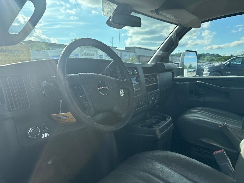 Light Duty Box Truck-Light and Medium Duty Trucks-GMC-2021-Savana G33903-Essex-MD-71,195\n\t\tmiles-$ 31,750 - Image 17