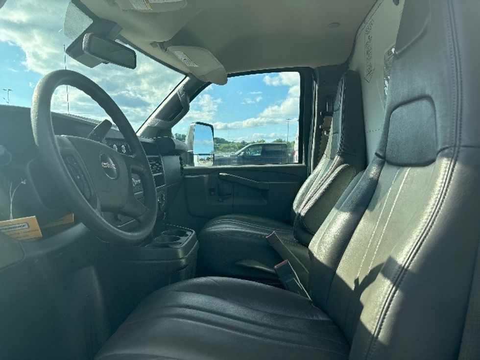 Light Duty Box Truck-Light and Medium Duty Trucks-GMC-2021-Savana G33903-Essex-MD-71,195\n\t\tmiles-$ 31,750 - Image 18