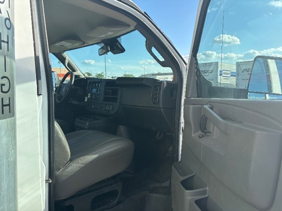Light Duty Box Truck-Light and Medium Duty Trucks-GMC-2021-Savana G33903-Essex-MD-71,195\n\t\tmiles-$ 31,750 - Image 19