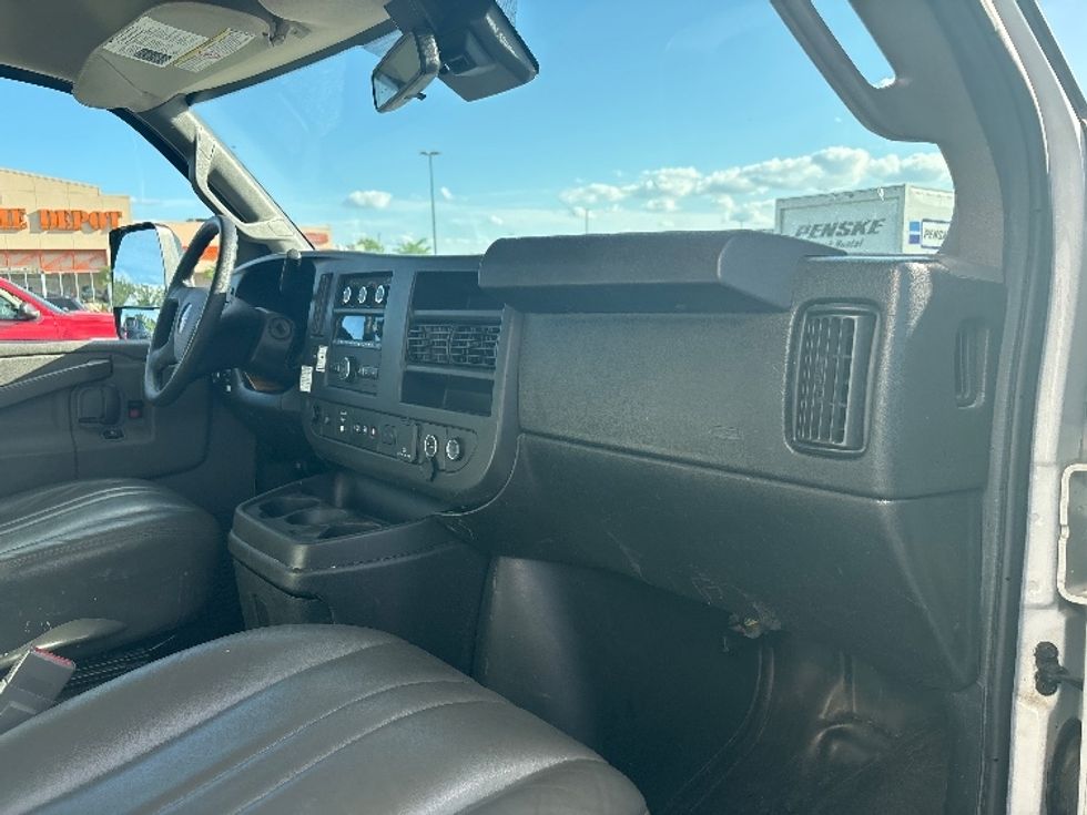 Light Duty Box Truck-Light and Medium Duty Trucks-GMC-2021-Savana G33903-Essex-MD-71,195\n\t\tmiles-$ 31,750 - Image 20