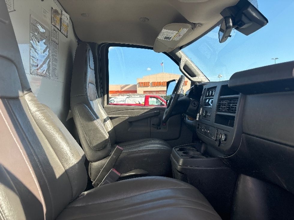 Light Duty Box Truck-Light and Medium Duty Trucks-GMC-2021-Savana G33903-Essex-MD-71,195\n\t\tmiles-$ 31,750 - Image 21