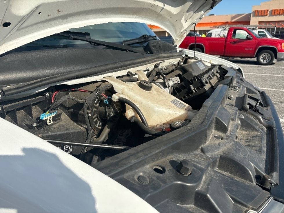 Light Duty Box Truck-Light and Medium Duty Trucks-GMC-2021-Savana G33903-Essex-MD-71,195\n\t\tmiles-$ 31,750 - Image 22