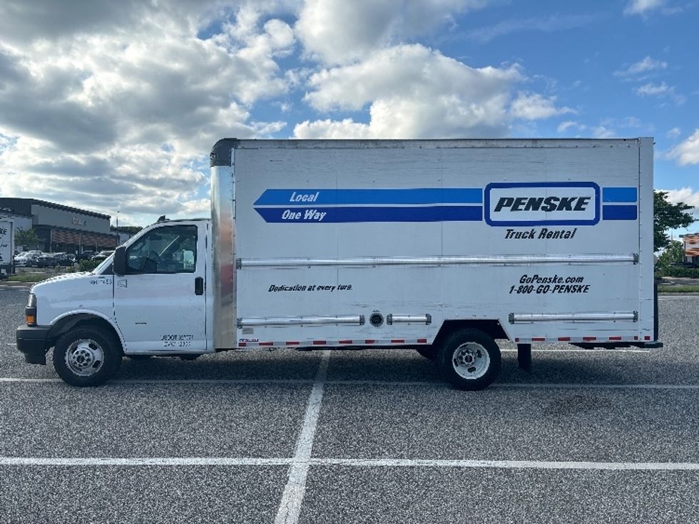 Light Duty Box Truck-Light and Medium Duty Trucks-GMC-2021-Savana G33903-Essex-MD-71,195\n\t\tmiles-$ 31,750 - Image 4