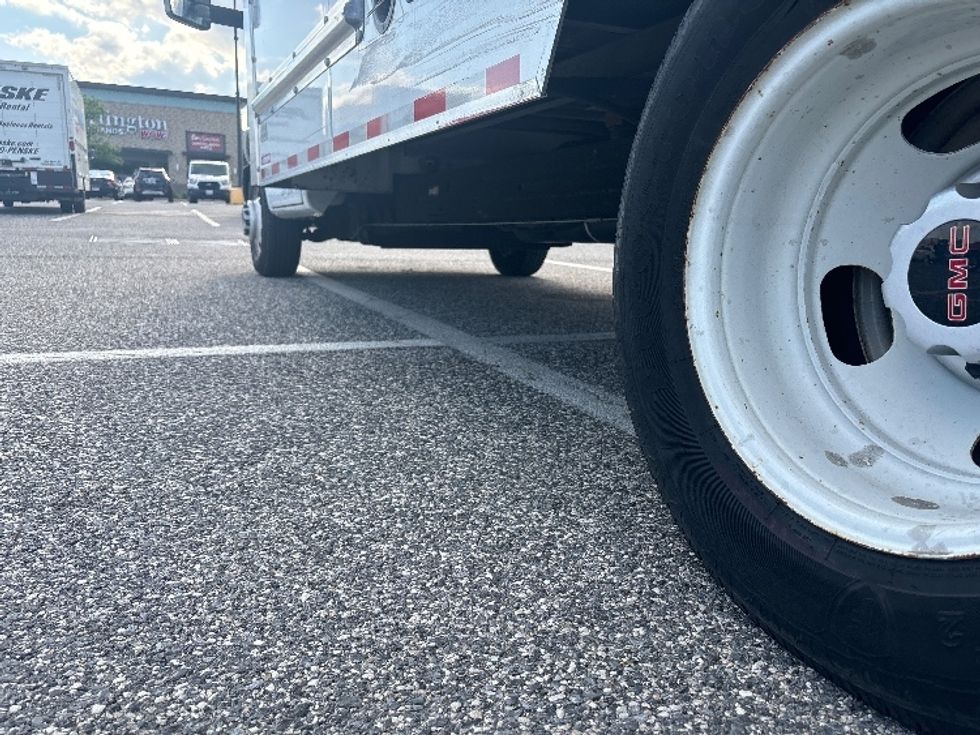 Light Duty Box Truck-Light and Medium Duty Trucks-GMC-2021-Savana G33903-Essex-MD-71,195\n\t\tmiles-$ 31,750 - Image 5