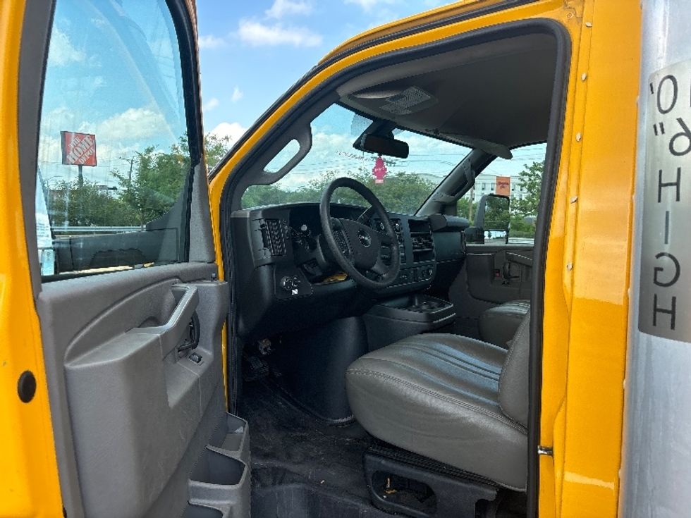 Light Duty Box Truck-Light and Medium Duty Trucks-GMC-2021-Savana G33903-Essex-MD-74,610\n\t\tmiles-$ 27,000 - Image 15