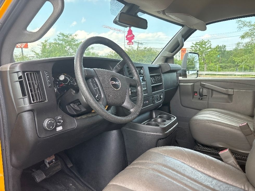 Light Duty Box Truck-Light and Medium Duty Trucks-GMC-2021-Savana G33903-Essex-MD-74,610\n\t\tmiles-$ 27,000 - Image 16